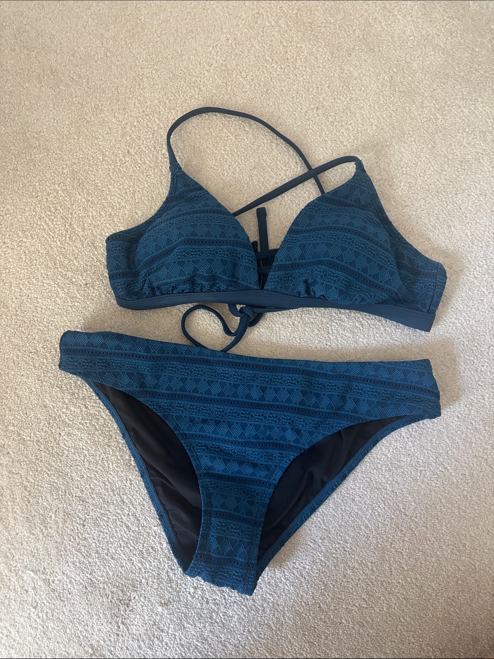 NWOT Cupshe Blue V-Neck Crisscross Bikini Set